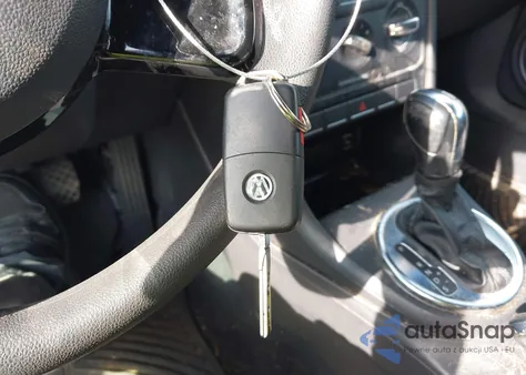 2014 Volkswagen Beetle 2.5L Entry z USA, uszkodzony, nr VIN 3VWFP7ATXEM611114